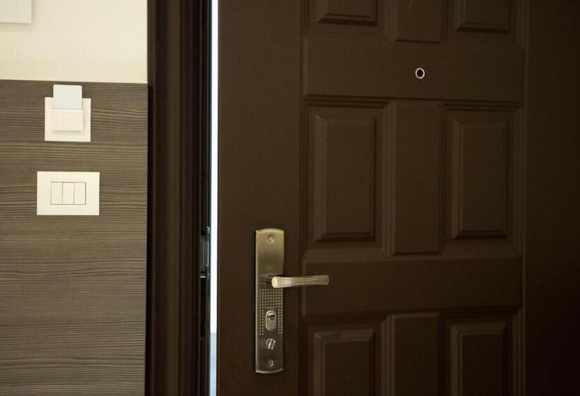 غرفة قياسية, New Bari