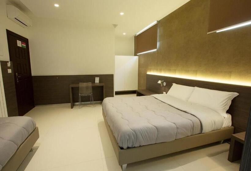 غرفة كلاسيكية ثلاثية, New Bari