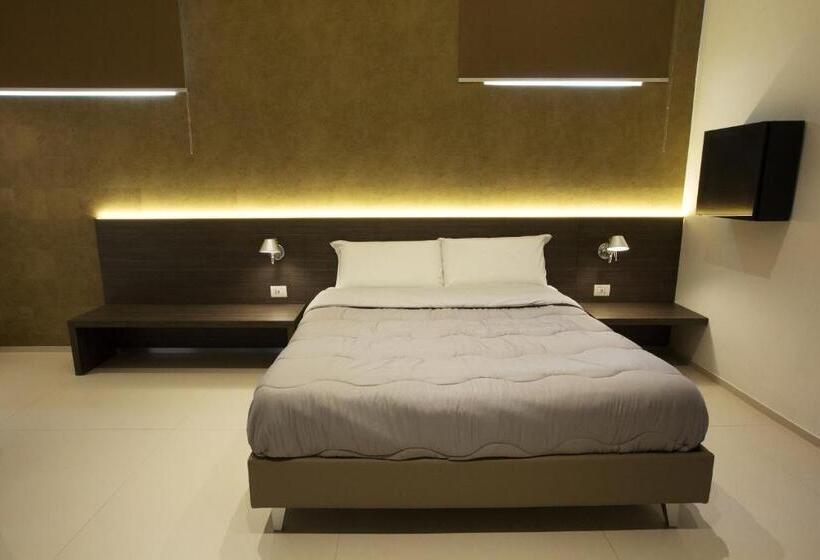 غرفة كلاسيكية ثلاثية, New Bari