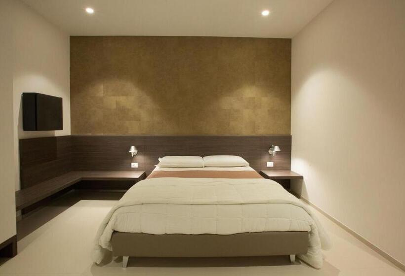 غرفة كلاسيكية رباعية, New Bari