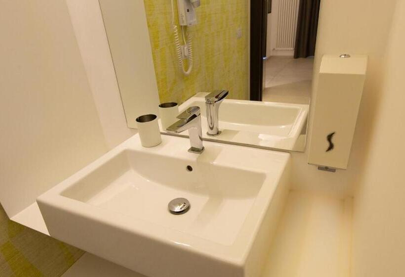 غرفة ديلوكس, New Bari