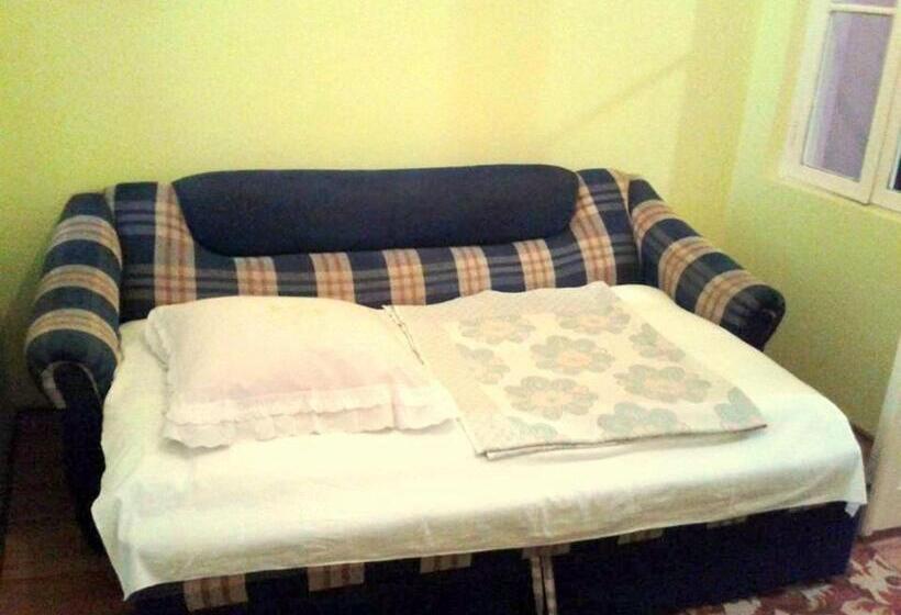 اتاق خانوادگی, Batumi Guesthouse 28a