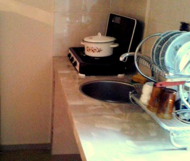 اتاق استاندارد سه نفره, Batumi Guesthouse 28a