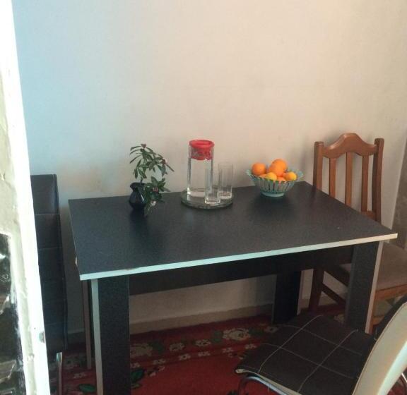اتاق استاندارد سه نفره, Batumi Guesthouse 28a