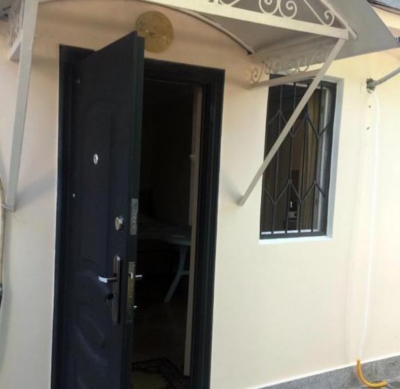 اتاق استاندارد, Batumi Guesthouse 28a