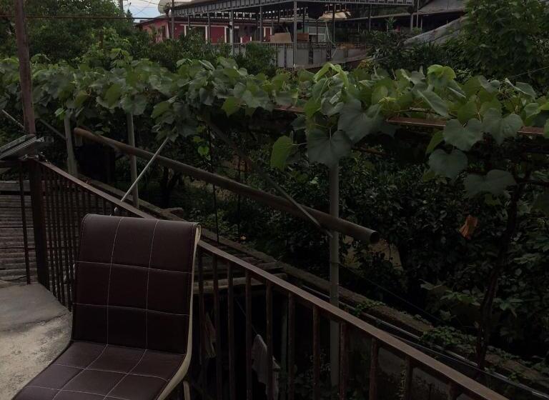 اتاق استاندارد با چشمانداز باغ, Batumi Guesthouse 28a