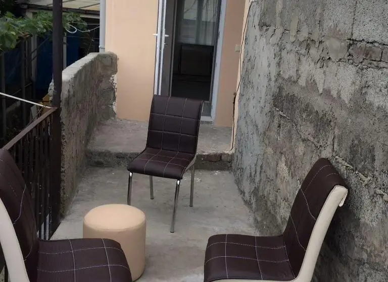 اتاق استاندارد با چشم‌انداز باغ, Batumi Guesthouse 28a