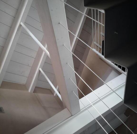 اتاق خانوادگی, B&b éve