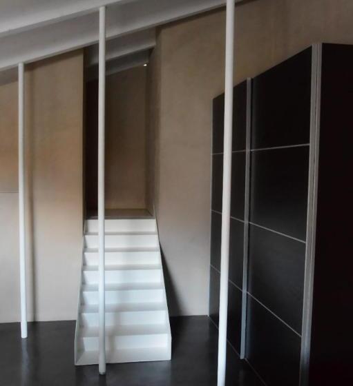 اتاق خانوادگی, B&b éve