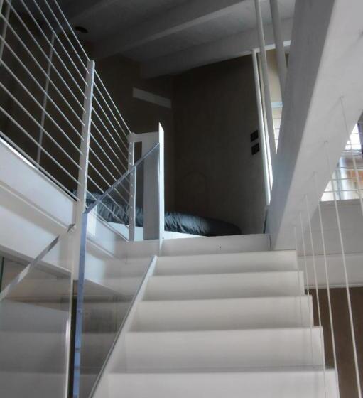 اتاق خانوادگی, B&b éve