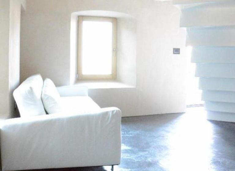 اتاق خانوادگی, B&b éve