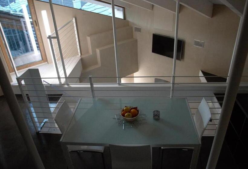 اتاق خانوادگی, B&b éve