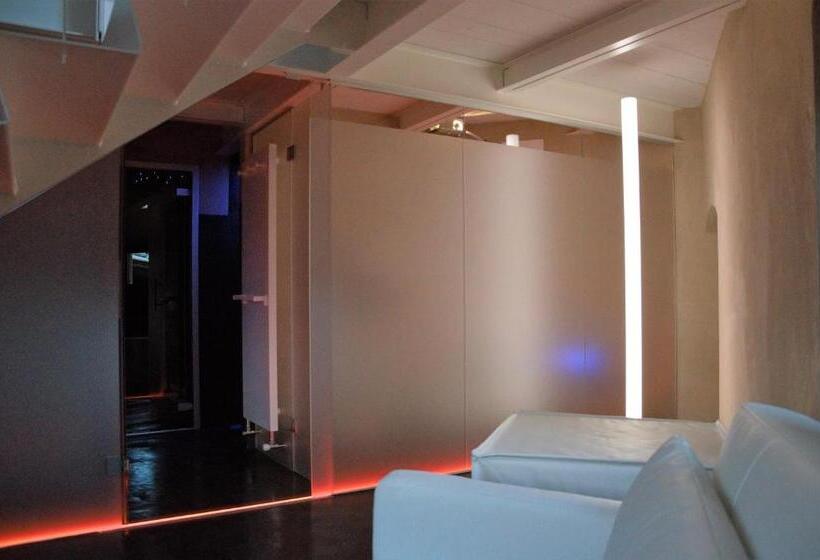 اتاق خانوادگی, B&b éve