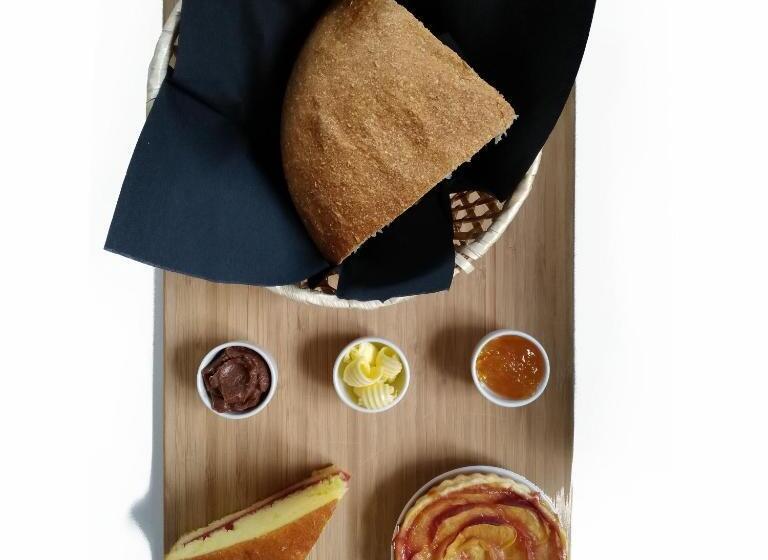 سوئیت با وان آب گرم, B&b éve