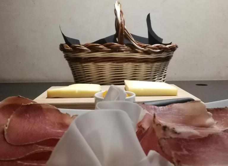 سوئیت با وان آب گرم, B&b éve