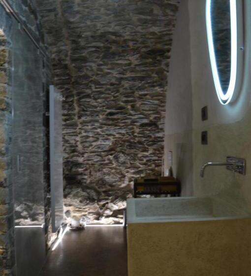 سوئیت با وان آب گرم, B&b éve