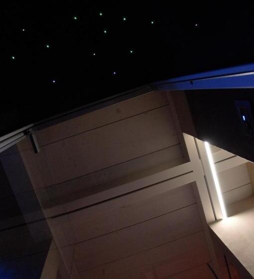 اتاق خانوادگی, B&b éve