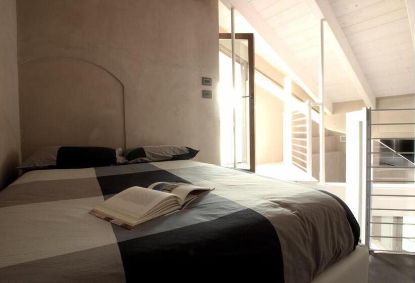 اتاق خانوادگی, B&b éve