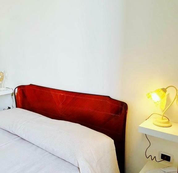 اتاق استاندارد چهار تخته, Parthenope's Home