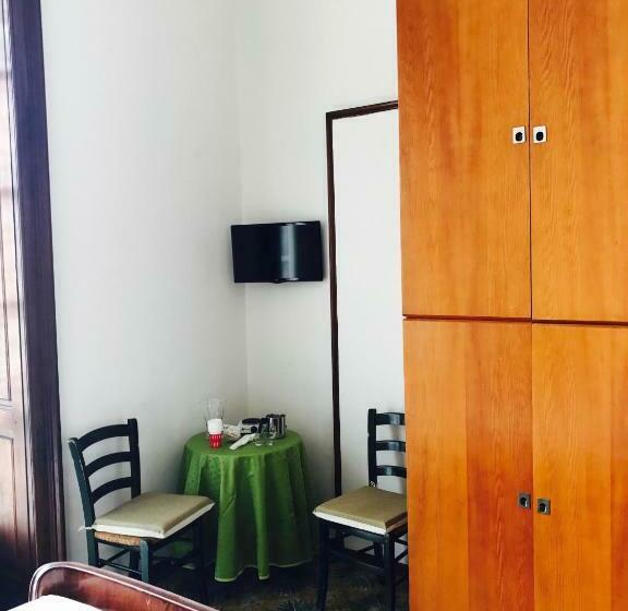 اتاق استاندارد چهار تخته, Parthenope's Home