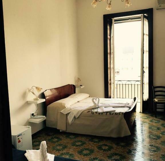 اتاق استاندارد چهار تخته, Parthenope's Home