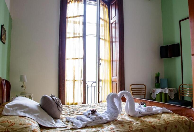 اتاق استاندارد چهار تخته, Parthenope's Home