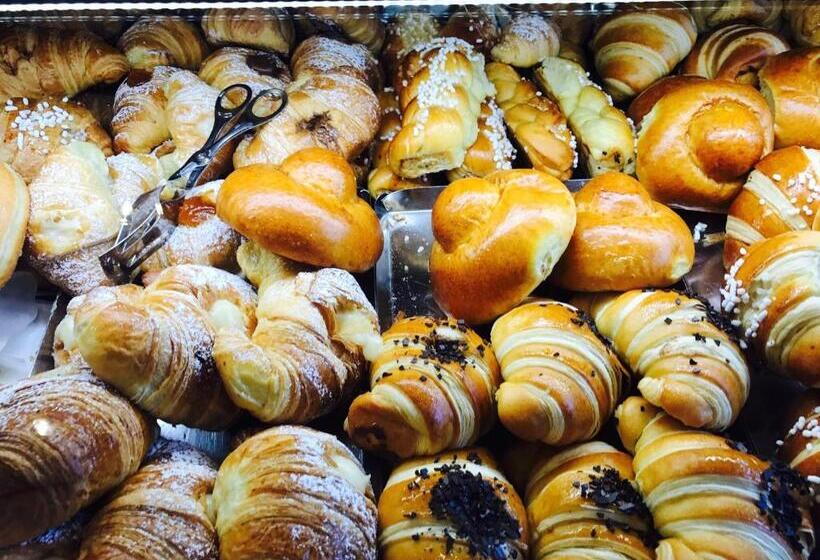 اتاق کلاسیک چهارنفره, Parthenope's Home