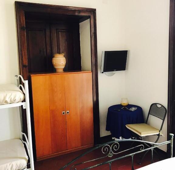 اتاق کلاسیک چهارنفره, Parthenope's Home