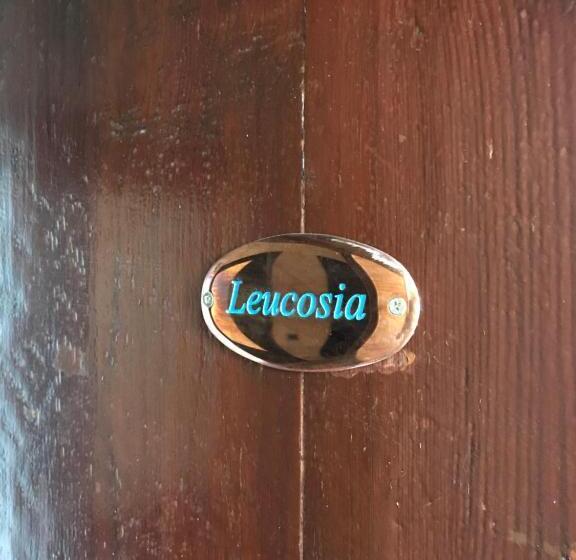 اتاق کلاسیک چهارنفره, Parthenope's Home