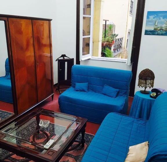 اتاق سوپریور چهار تخته, Parthenope's Home