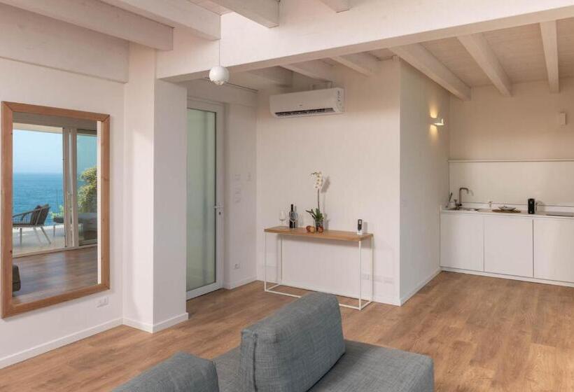 スタンダードルーム, Iancu Charme Apartments