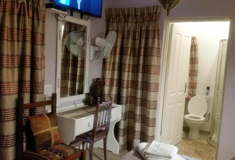 اتاق خانوادگی, Lekkerus Guest House