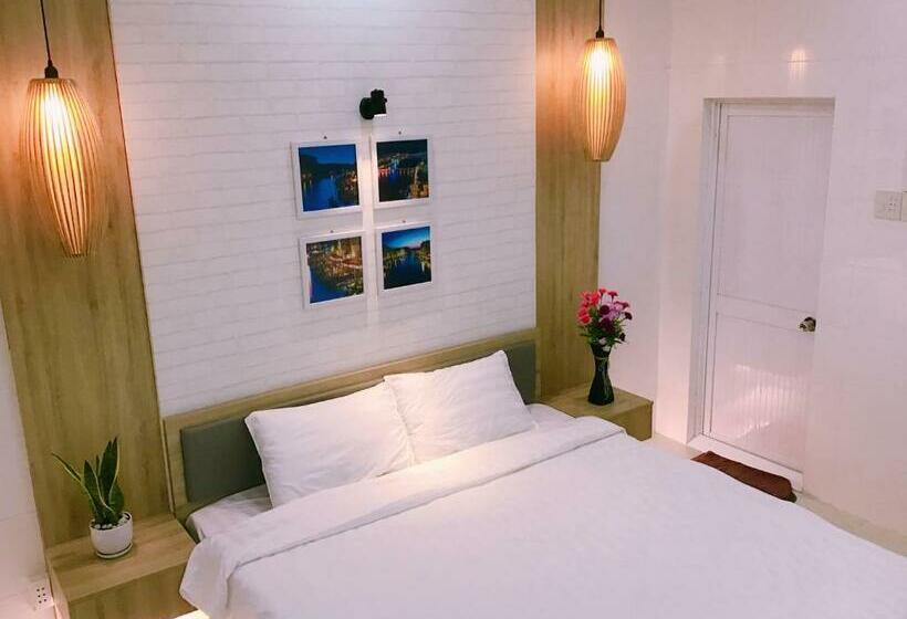 اتاق لوکس با تخت بزرگ, Max Hostel