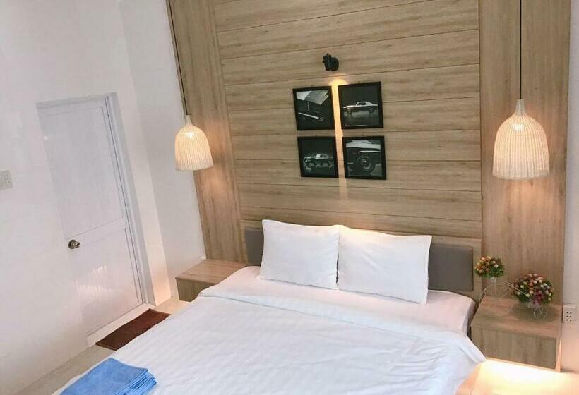 اتاق لوکس با تخت بزرگ, Max Hostel