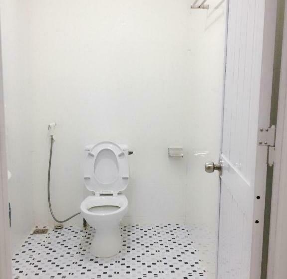 اتاق لوکس با تخت بزرگ, Max Hostel