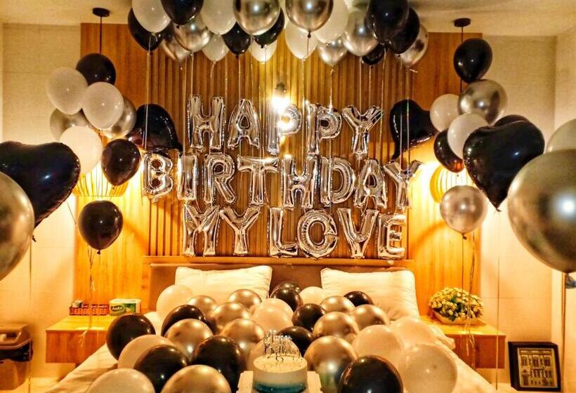 اتاق لوکس با تخت بزرگ, Max Hostel