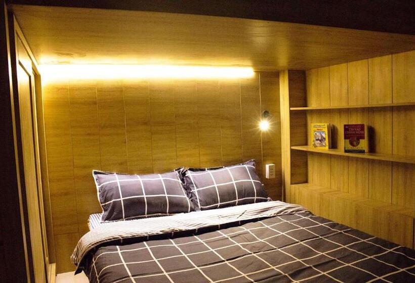 اتاق لوکس خانوادگی, Max Hostel