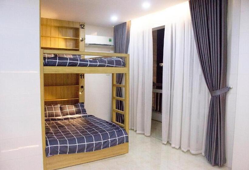 اتاق خانوادگی, Max Hostel