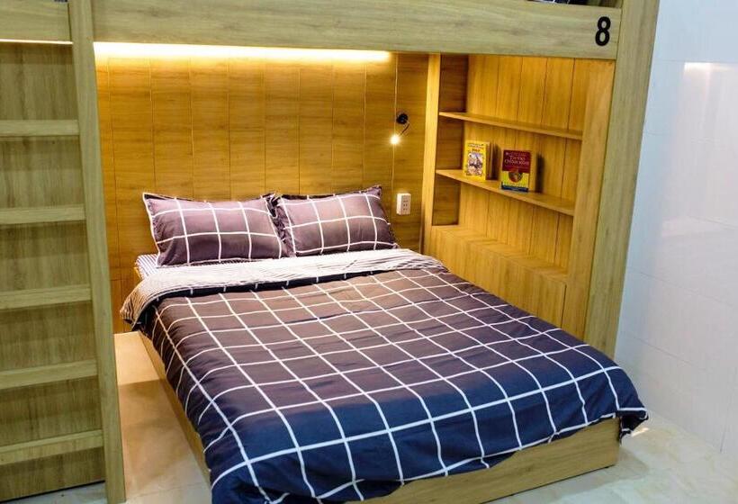 اتاق لوکس خانوادگی, Max Hostel