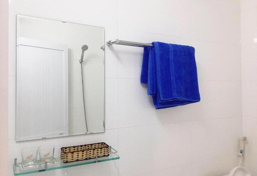 اتاق لوکس خانوادگی, Max Hostel