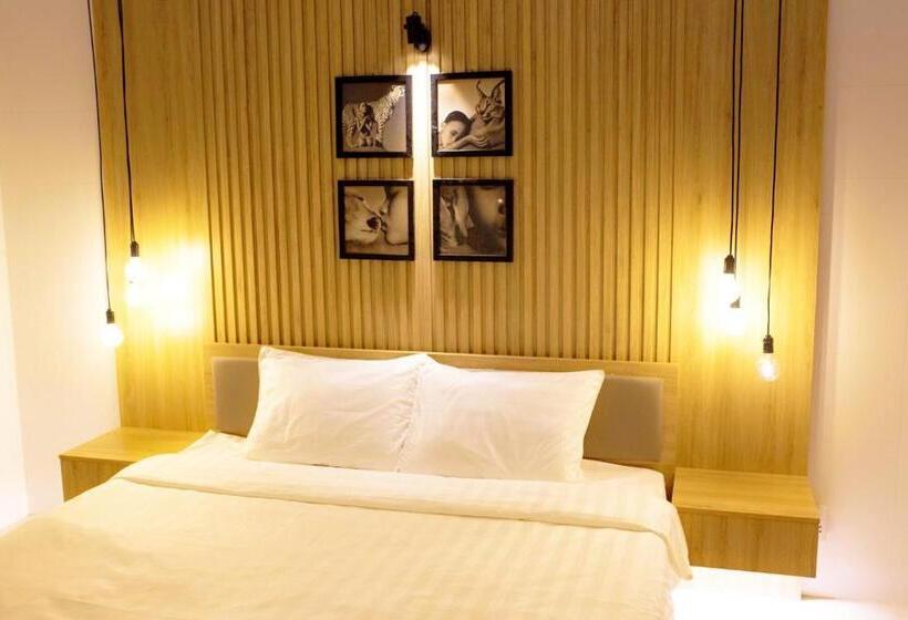 اتاق لوکس با تخت بزرگ, Max Hostel