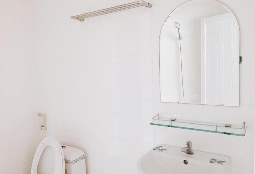 اتاق لوکس خانوادگی, Max Hostel