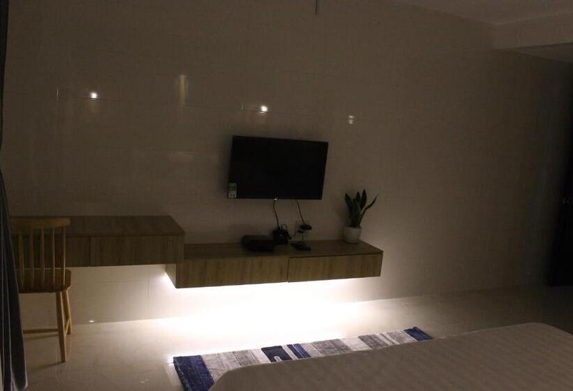 اتاق لوکس با تخت بزرگ, Max Hostel