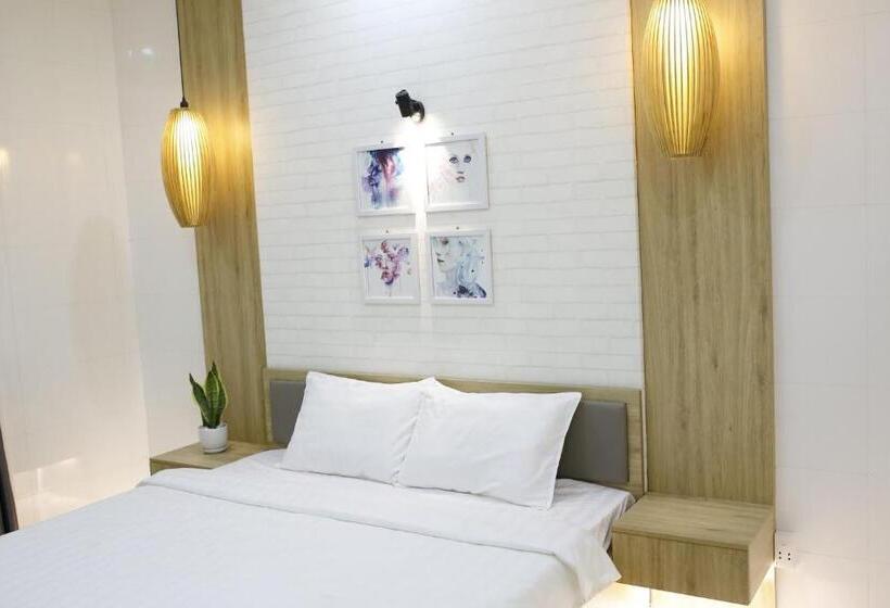 اتاق لوکس با تخت بزرگ, Max Hostel