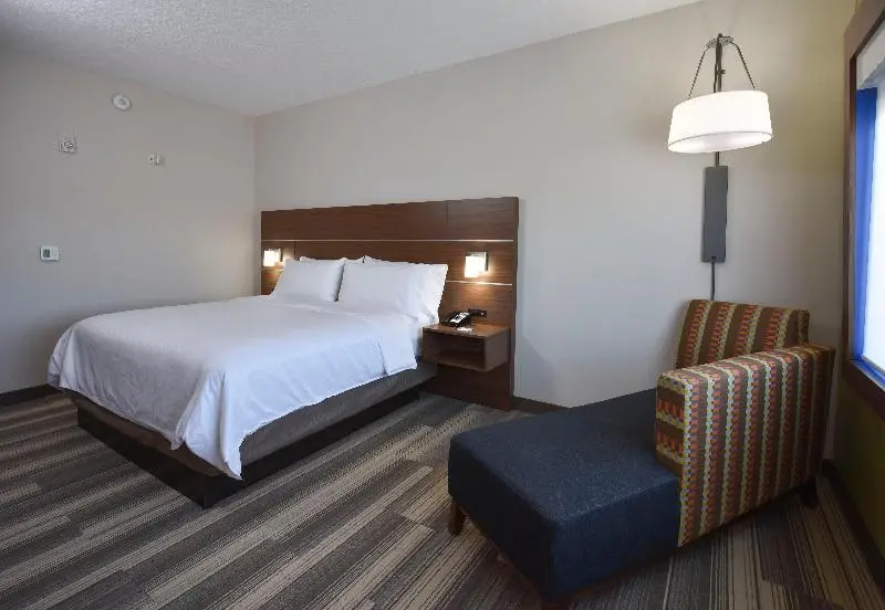 身障者適用キングサイズベッドルーム, Holiday Inn Express & Suites   Orlando   Southeast, An Ihg
