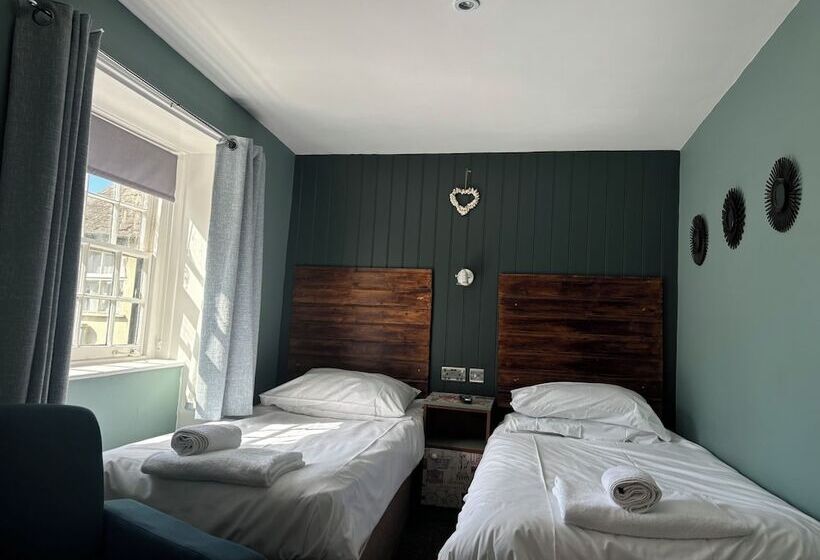 חדר סטנדרט, The Golden Lion