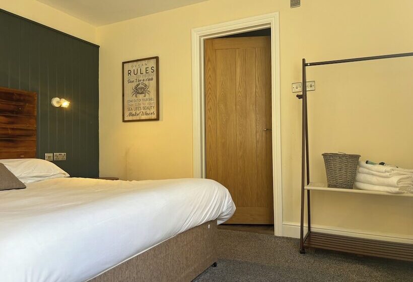 חדר דלוקס, The Golden Lion