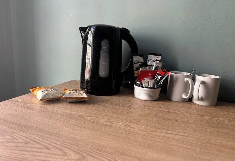 חדר דלוקס, The Golden Lion