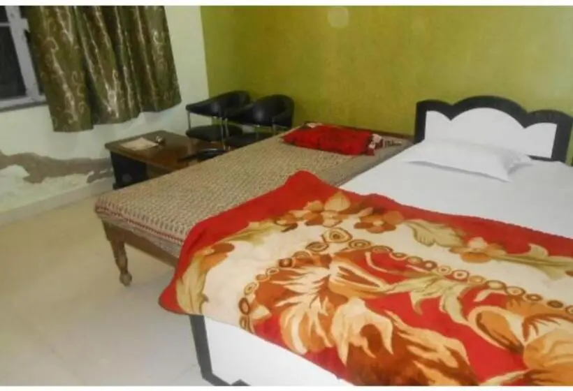 デラックストリプルルーム, Well Furnished Rooms In Pushkar
