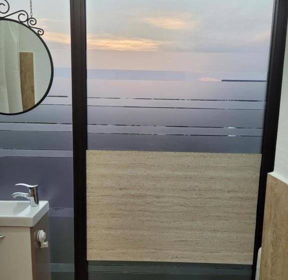 اتاق استاندارد یک نفره, Mag Motel